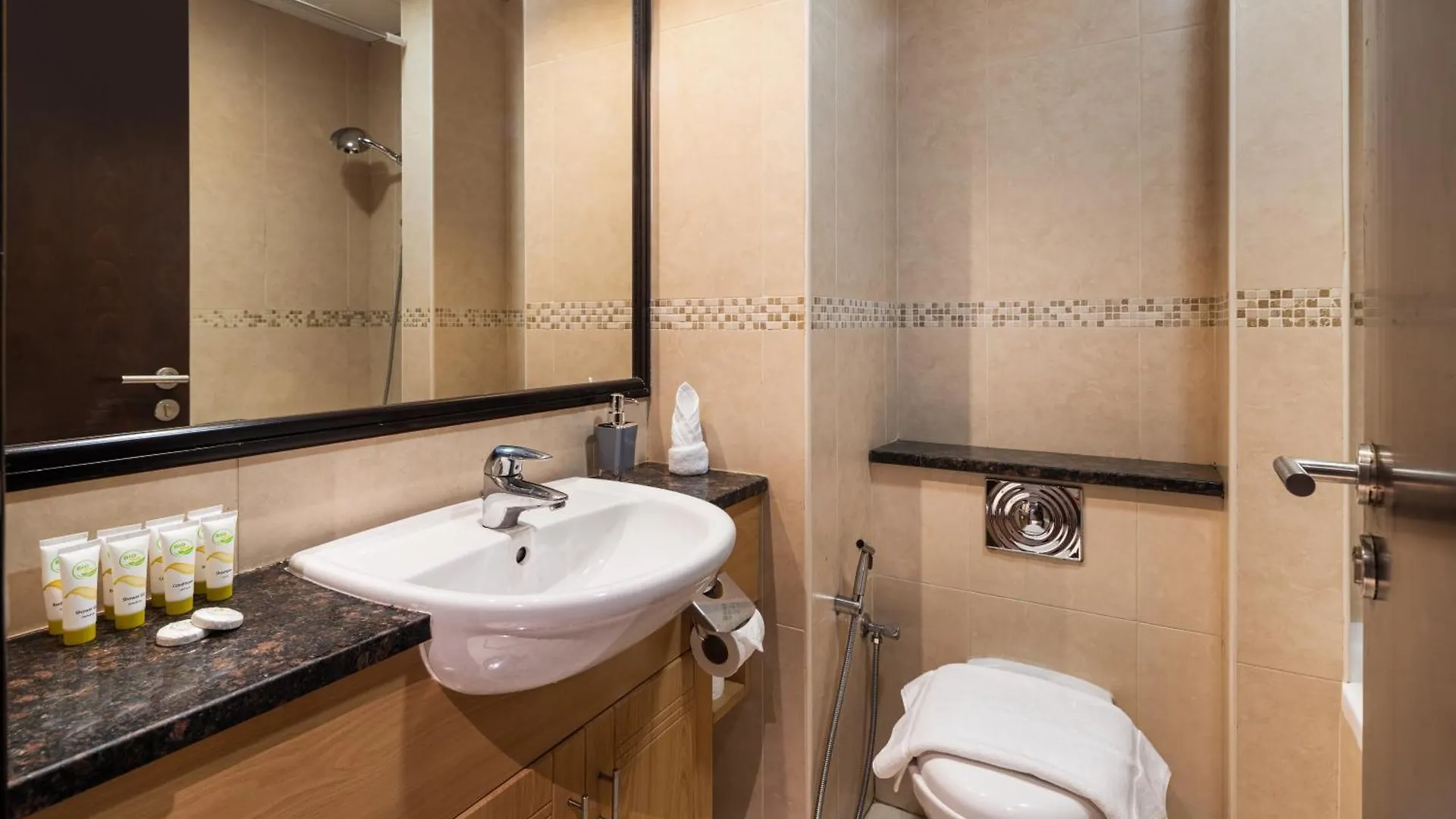Modern Studio Apartment In Goldcrest Views Dubai