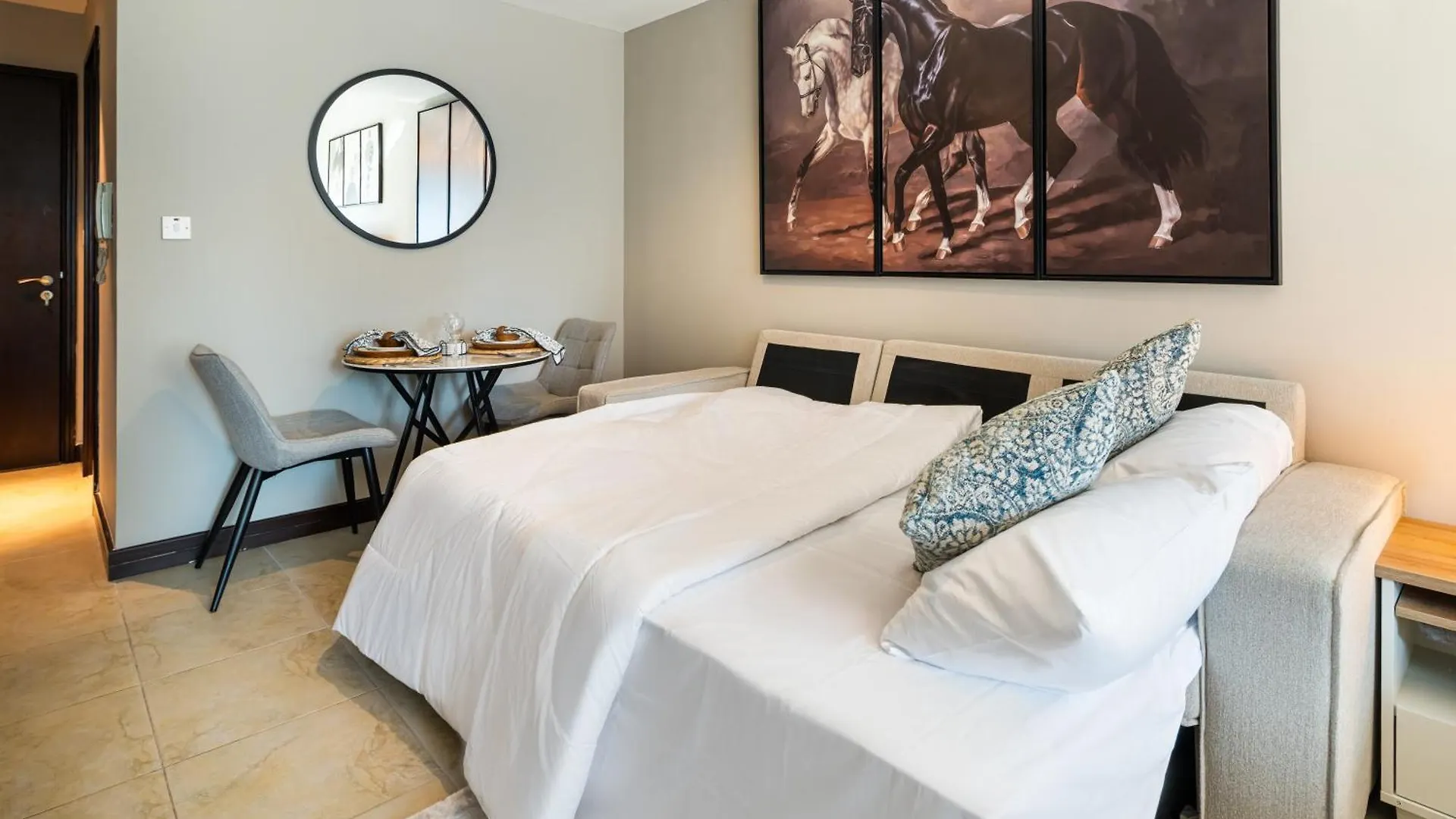 Modern Studio Apartment In Goldcrest Views Dubai