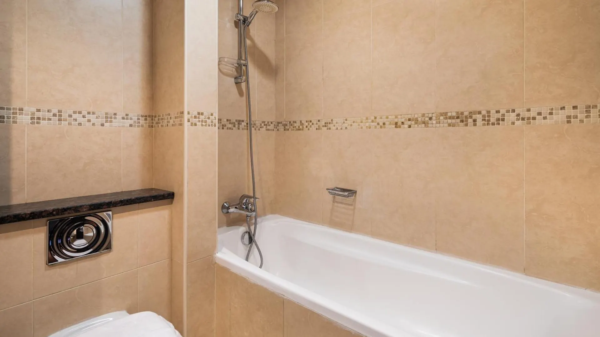 Modern Studio Apartment In Goldcrest Views Dubai 0*,