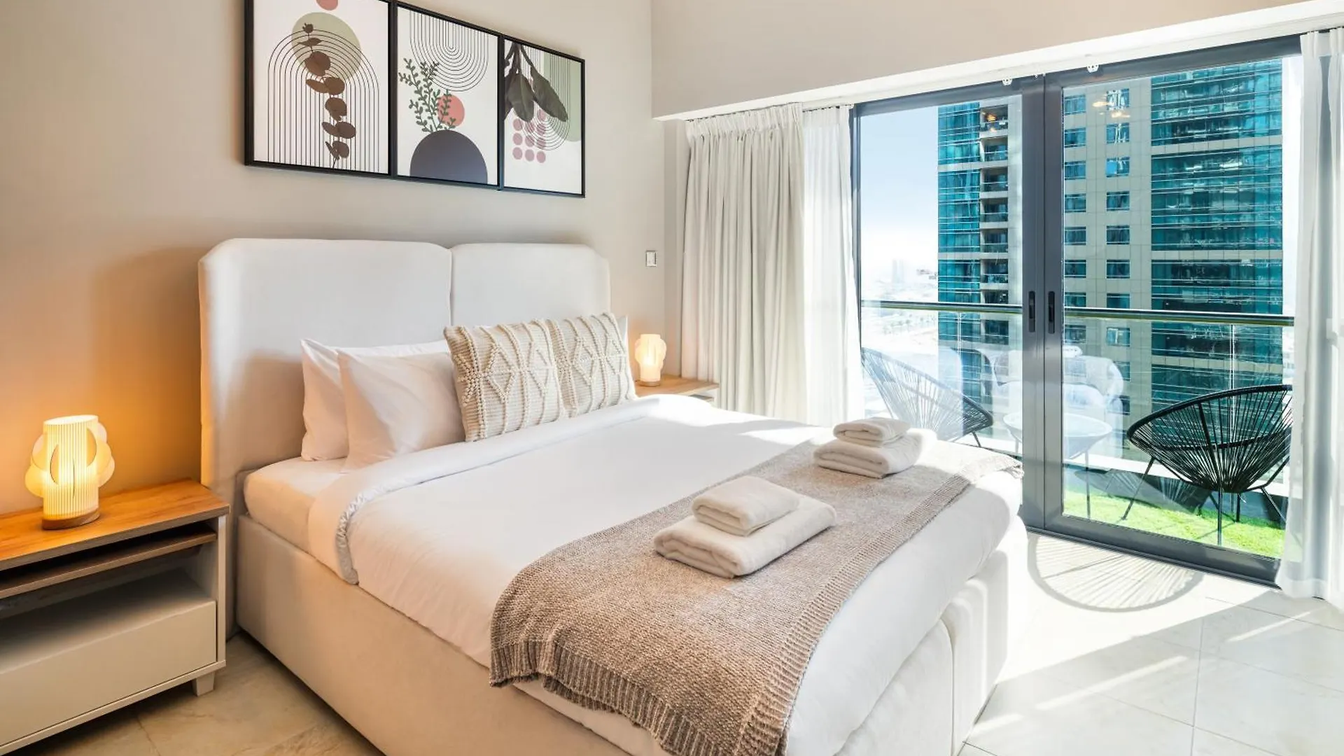 Modern Studio Apartment In Goldcrest Views Dubai
