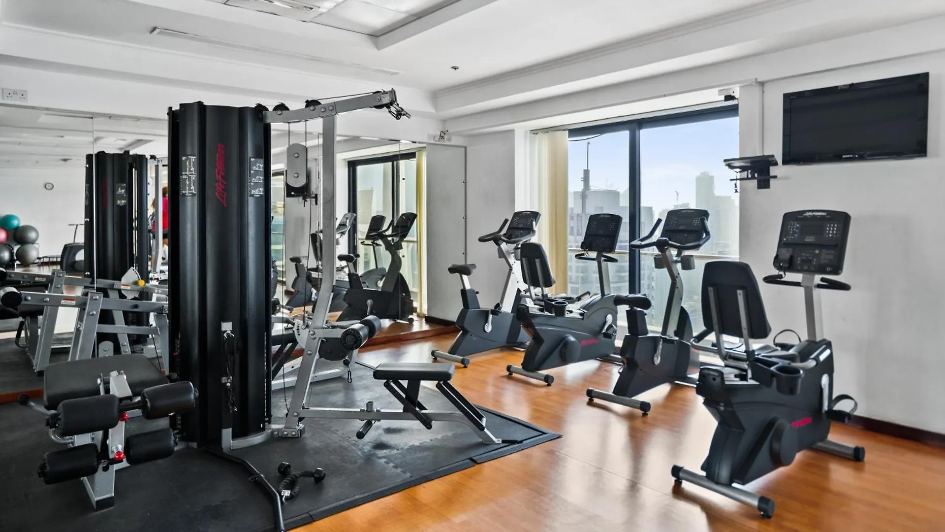 Modern Studio Apartment In Goldcrest Views Dubai